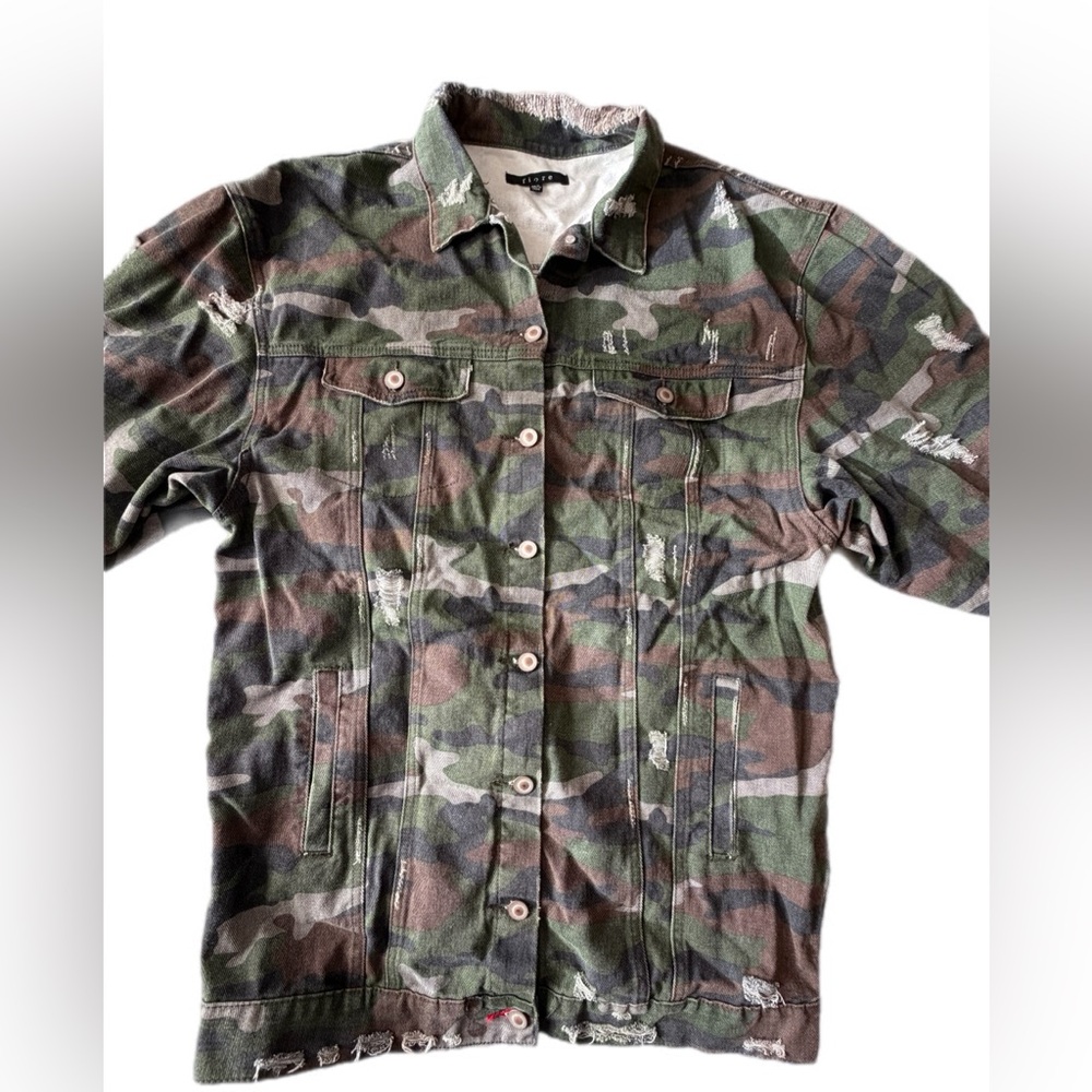 Fiore Women’s camouflage denim distressed jacket
M/L NWOT - Picture 4 of 12